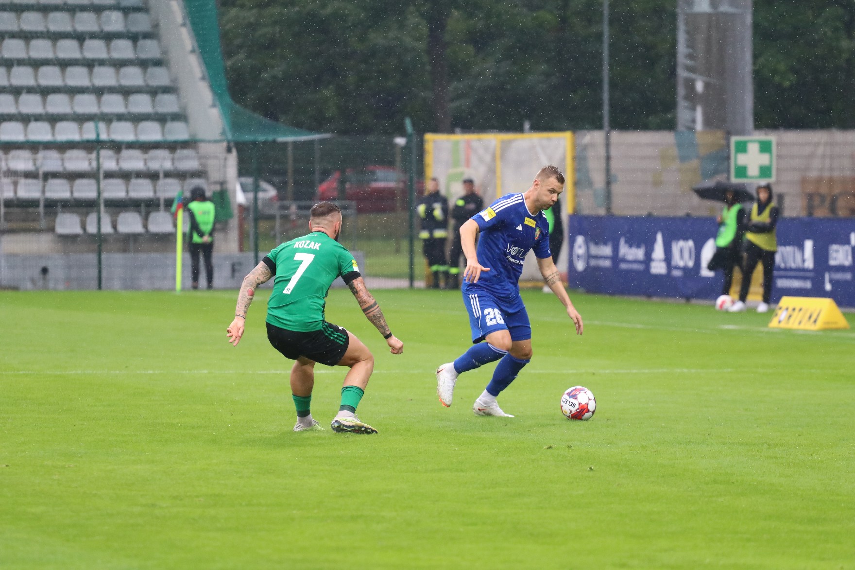 W strugach deszczu Miedź Legnica remisuje z Górnikiem Łęczna