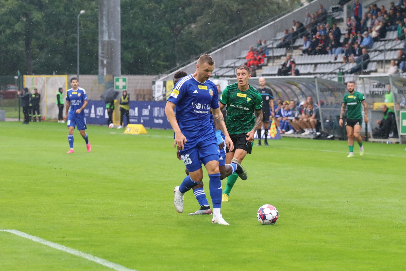 W strugach deszczu Miedź Legnica remisuje z Górnikiem Łęczna