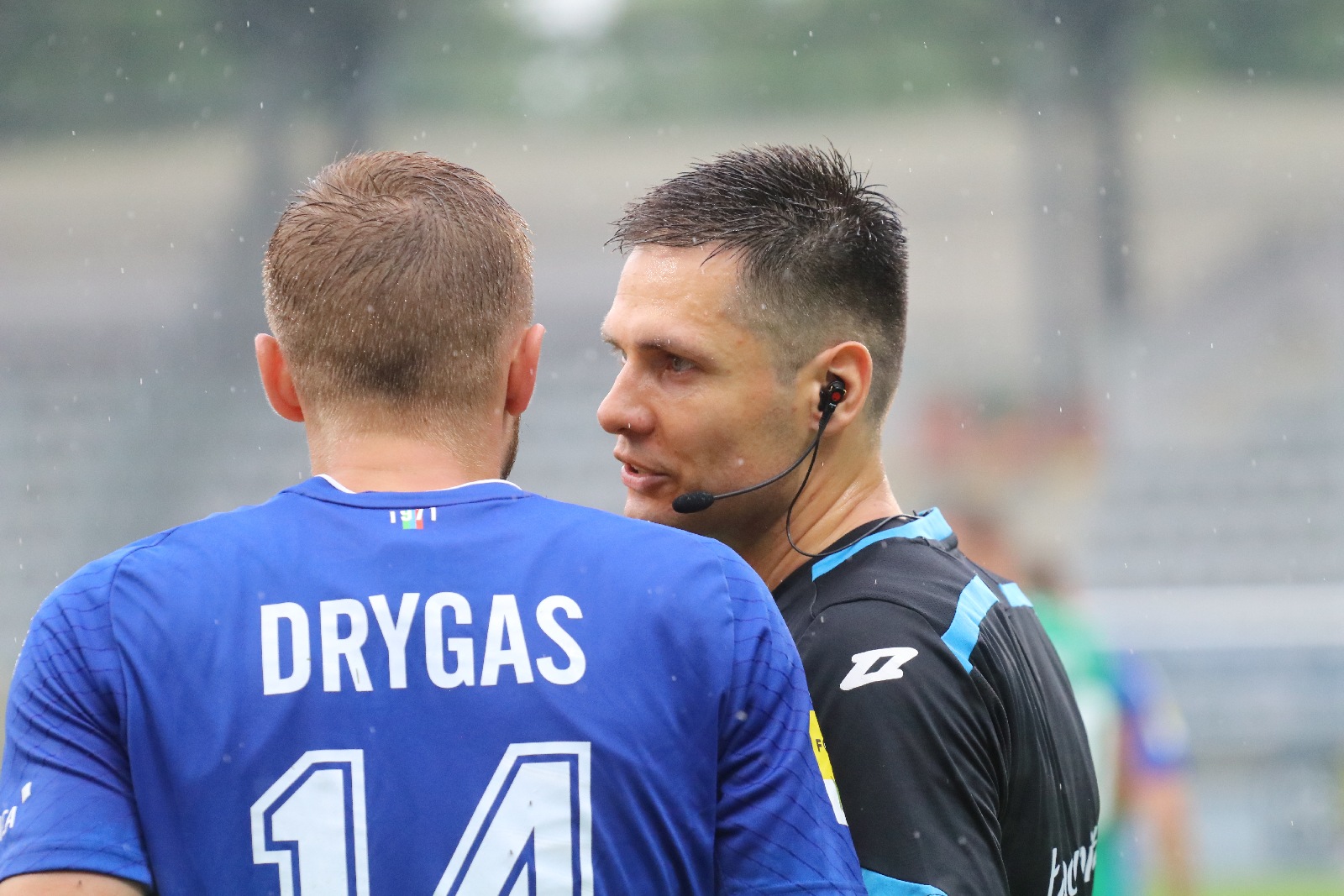 W strugach deszczu Miedź Legnica remisuje z Górnikiem Łęczna