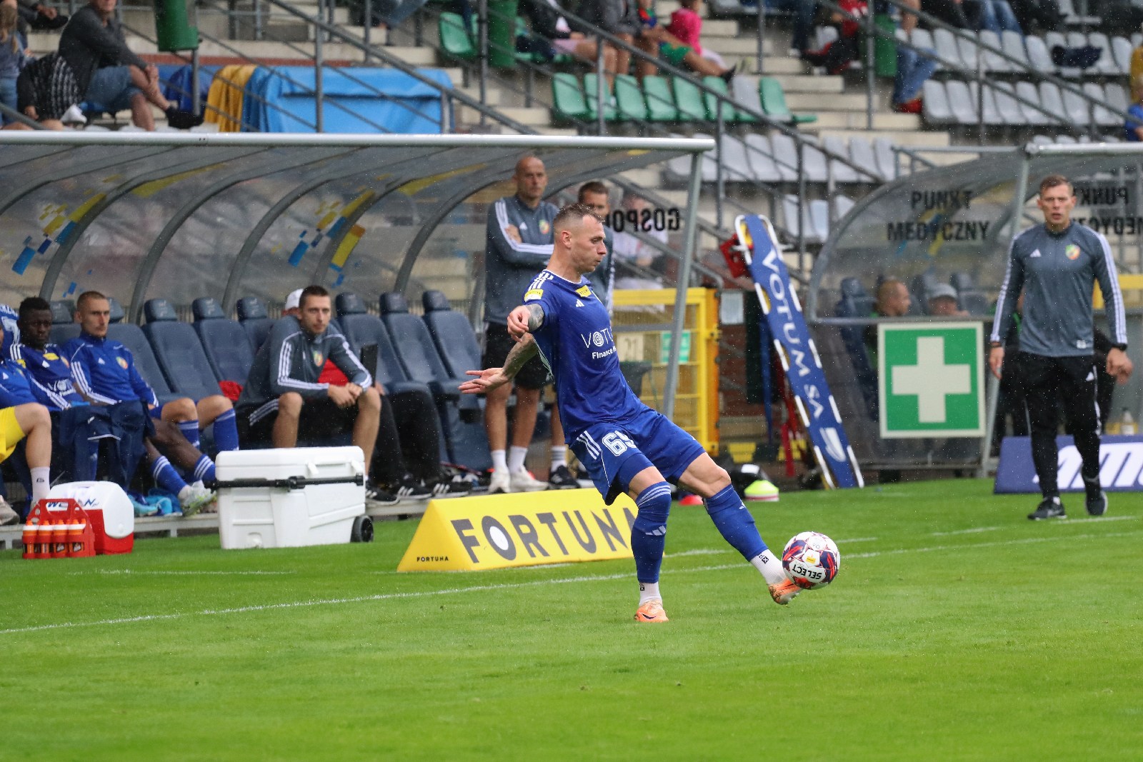 W strugach deszczu Miedź Legnica remisuje z Górnikiem Łęczna