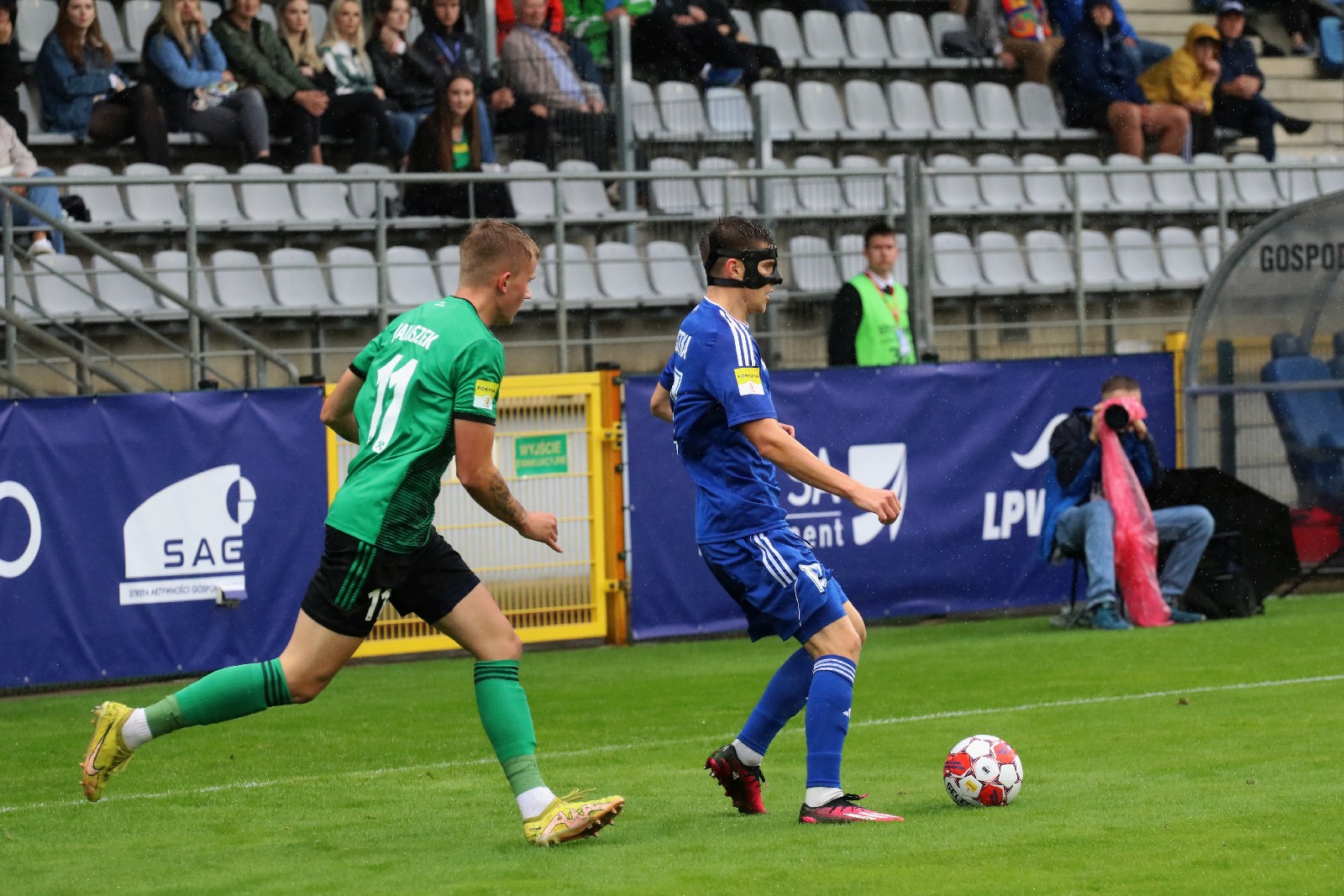 W strugach deszczu Miedź Legnica remisuje z Górnikiem Łęczna