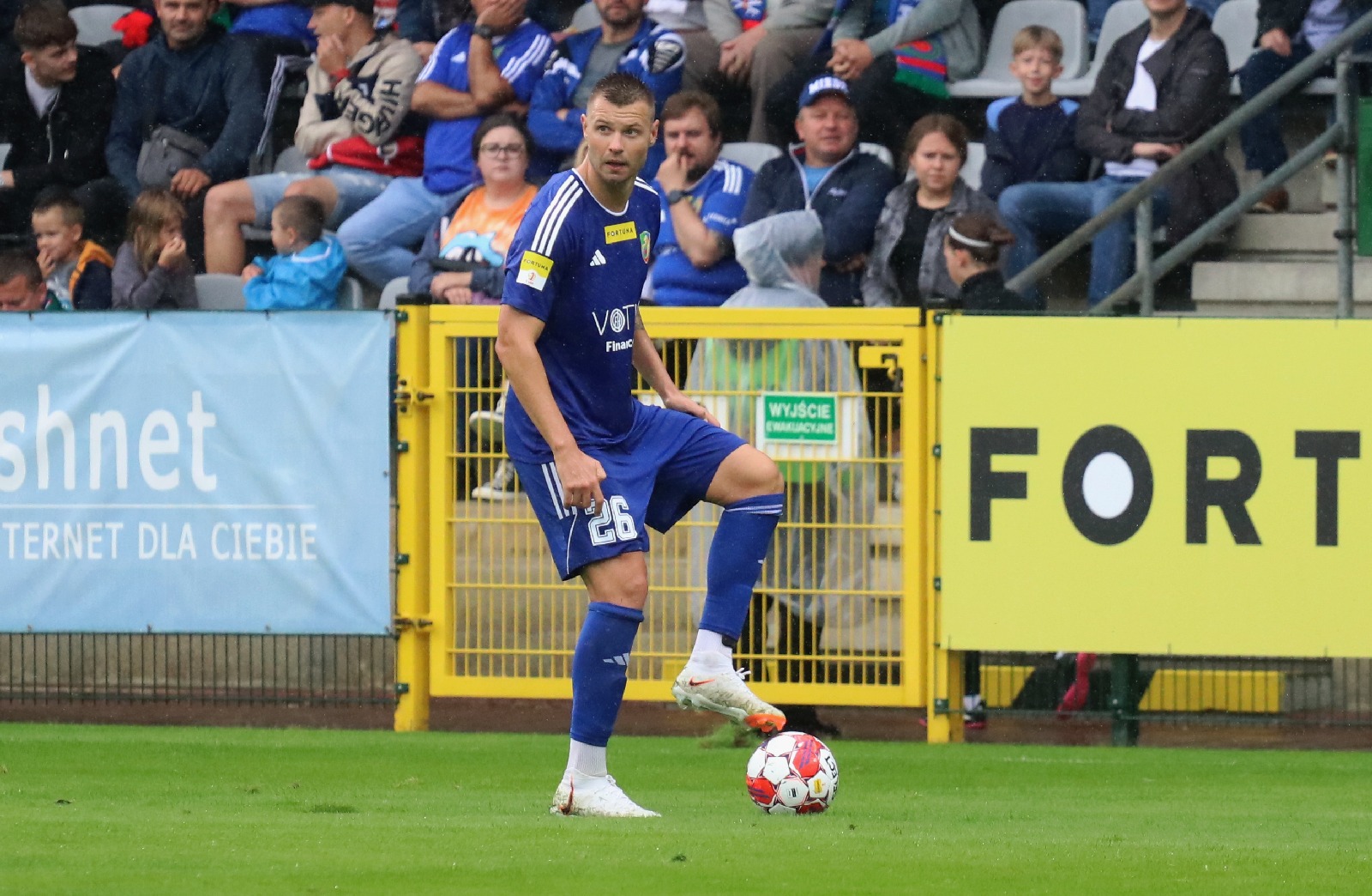 W strugach deszczu Miedź Legnica remisuje z Górnikiem Łęczna