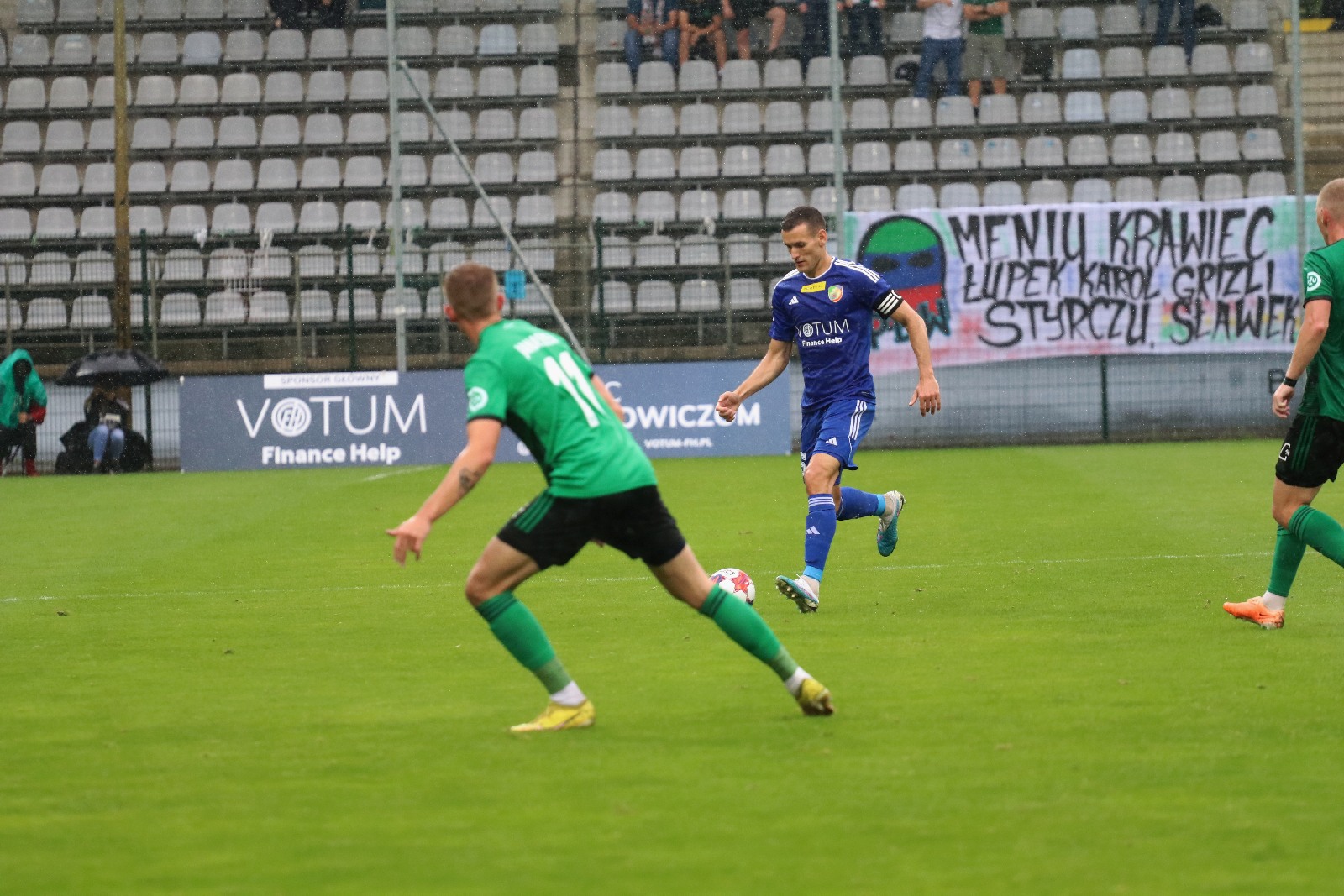 W strugach deszczu Miedź Legnica remisuje z Górnikiem Łęczna