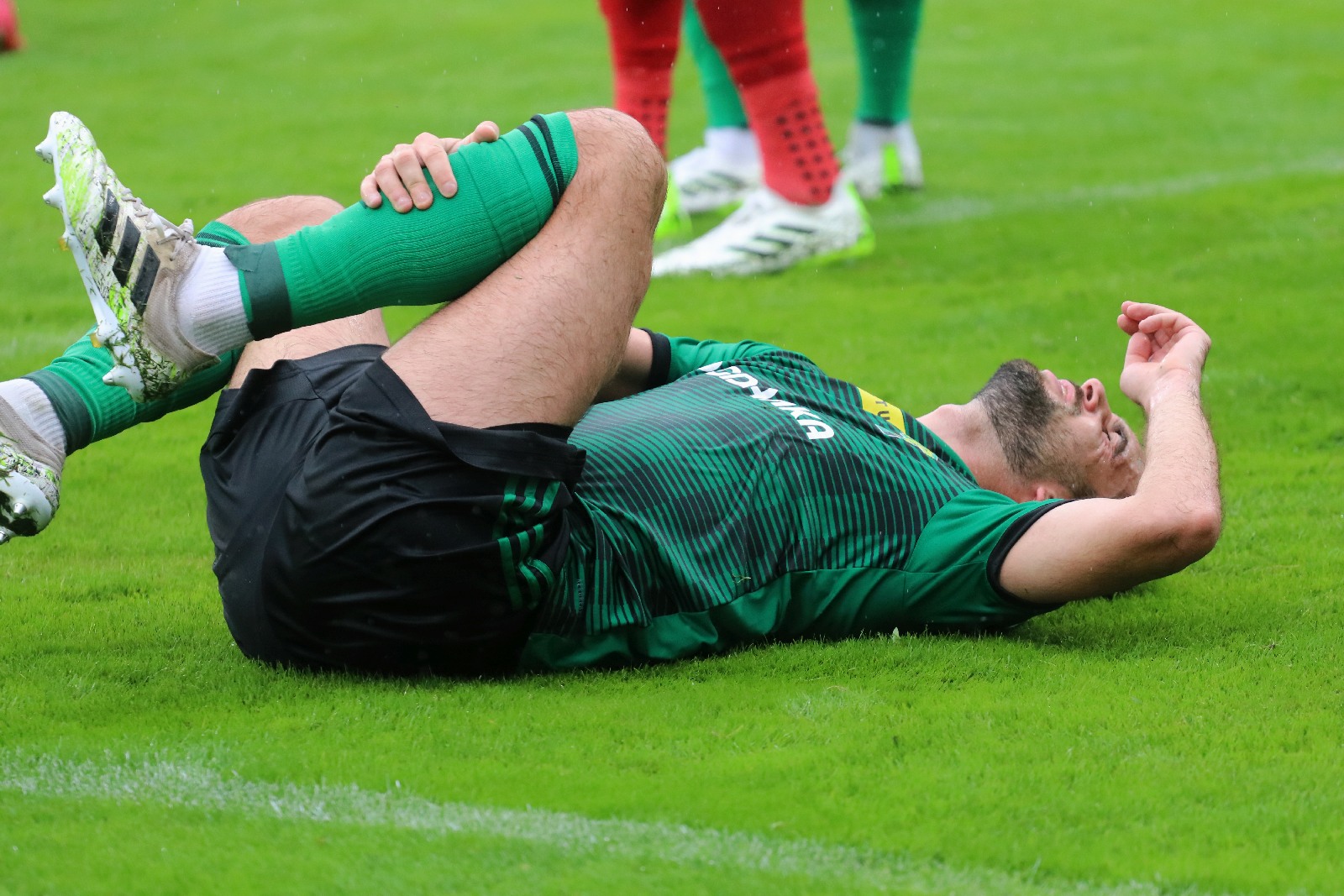 W strugach deszczu Miedź Legnica remisuje z Górnikiem Łęczna