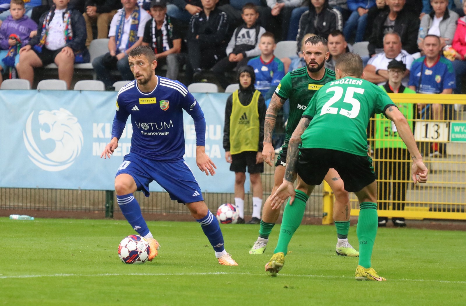 W strugach deszczu Miedź Legnica remisuje z Górnikiem Łęczna