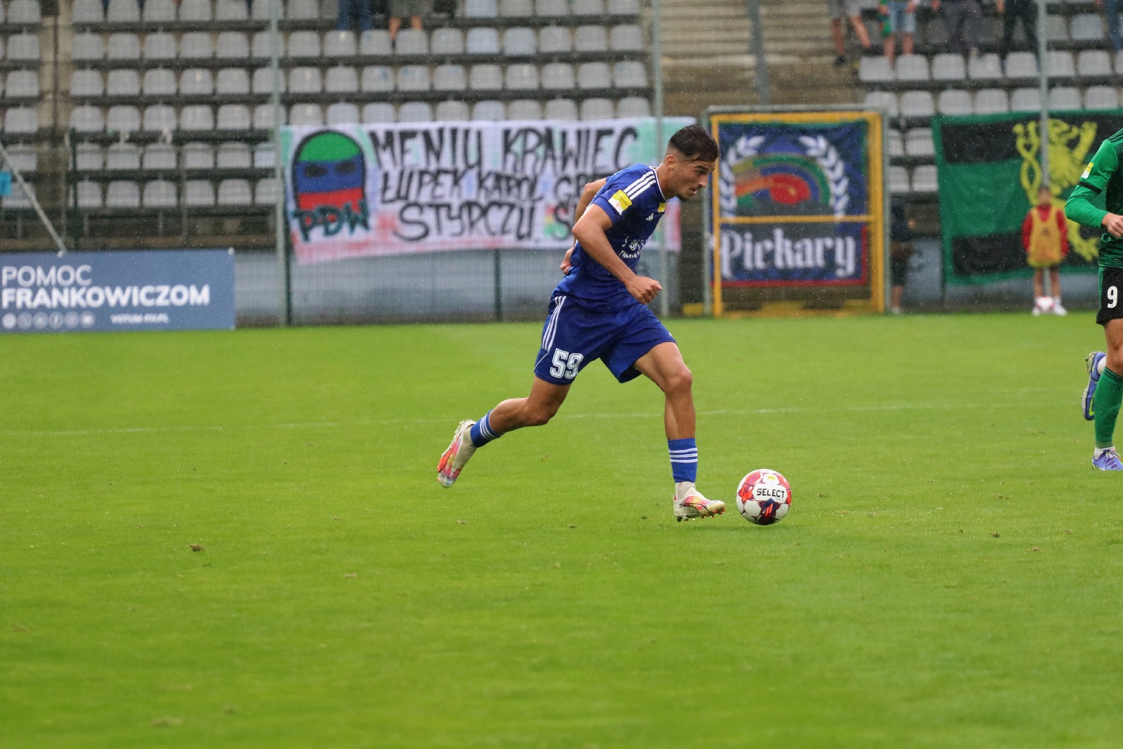 W strugach deszczu Miedź Legnica remisuje z Górnikiem Łęczna