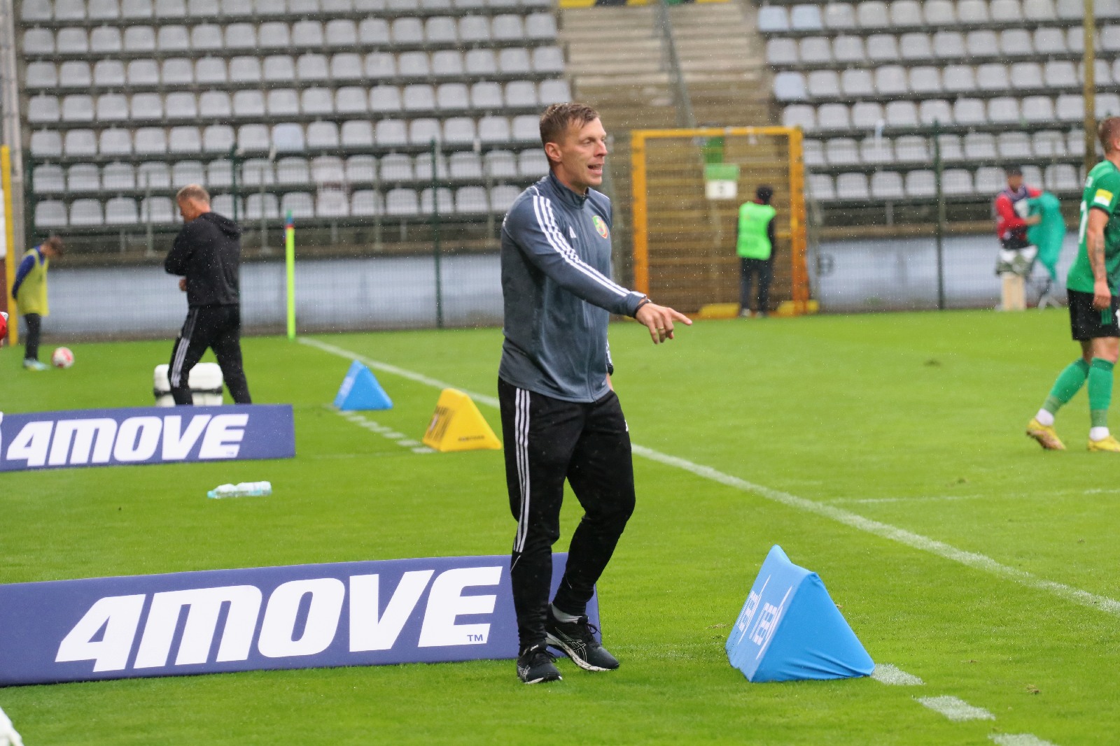W strugach deszczu Miedź Legnica remisuje z Górnikiem Łęczna