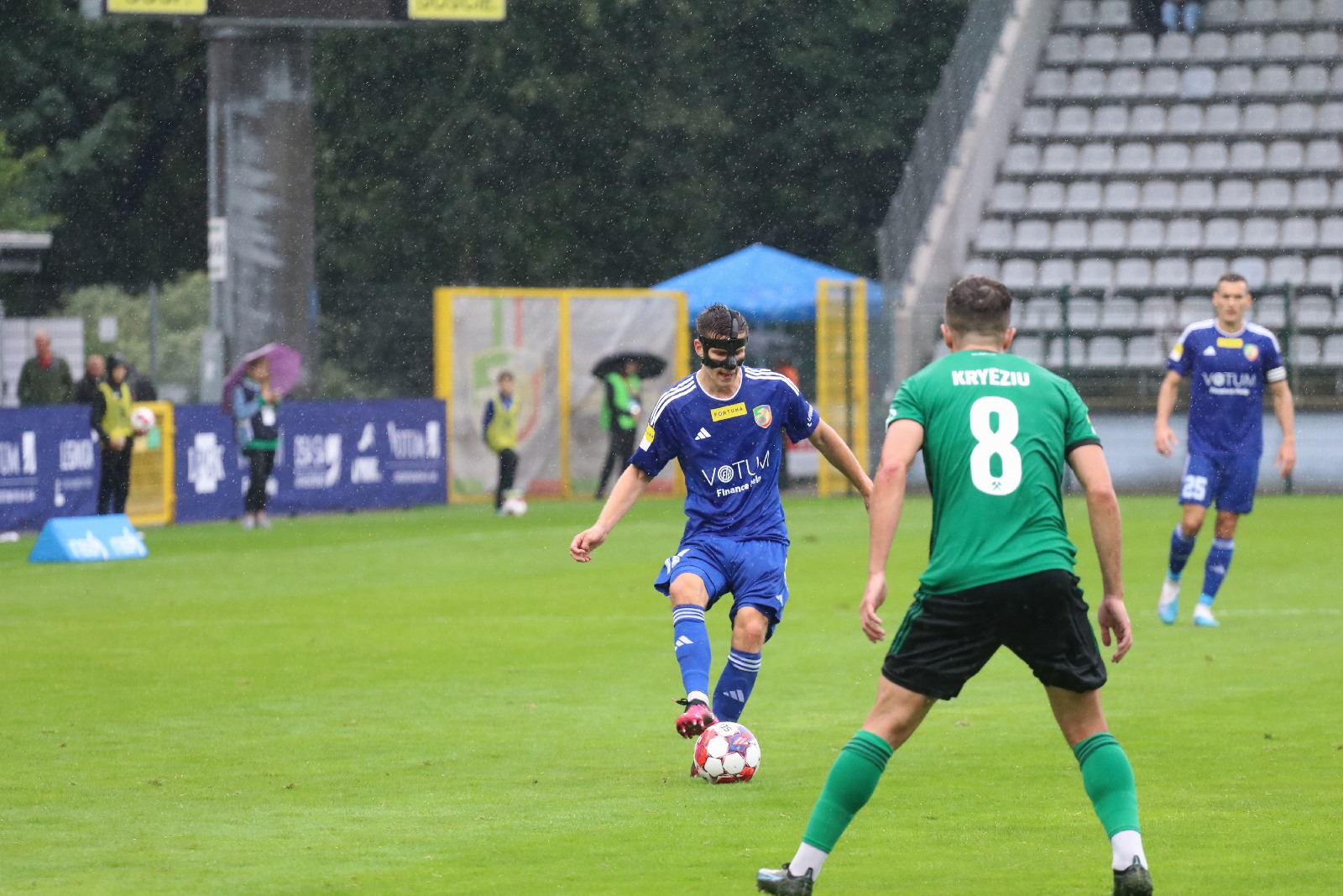 W strugach deszczu Miedź Legnica remisuje z Górnikiem Łęczna