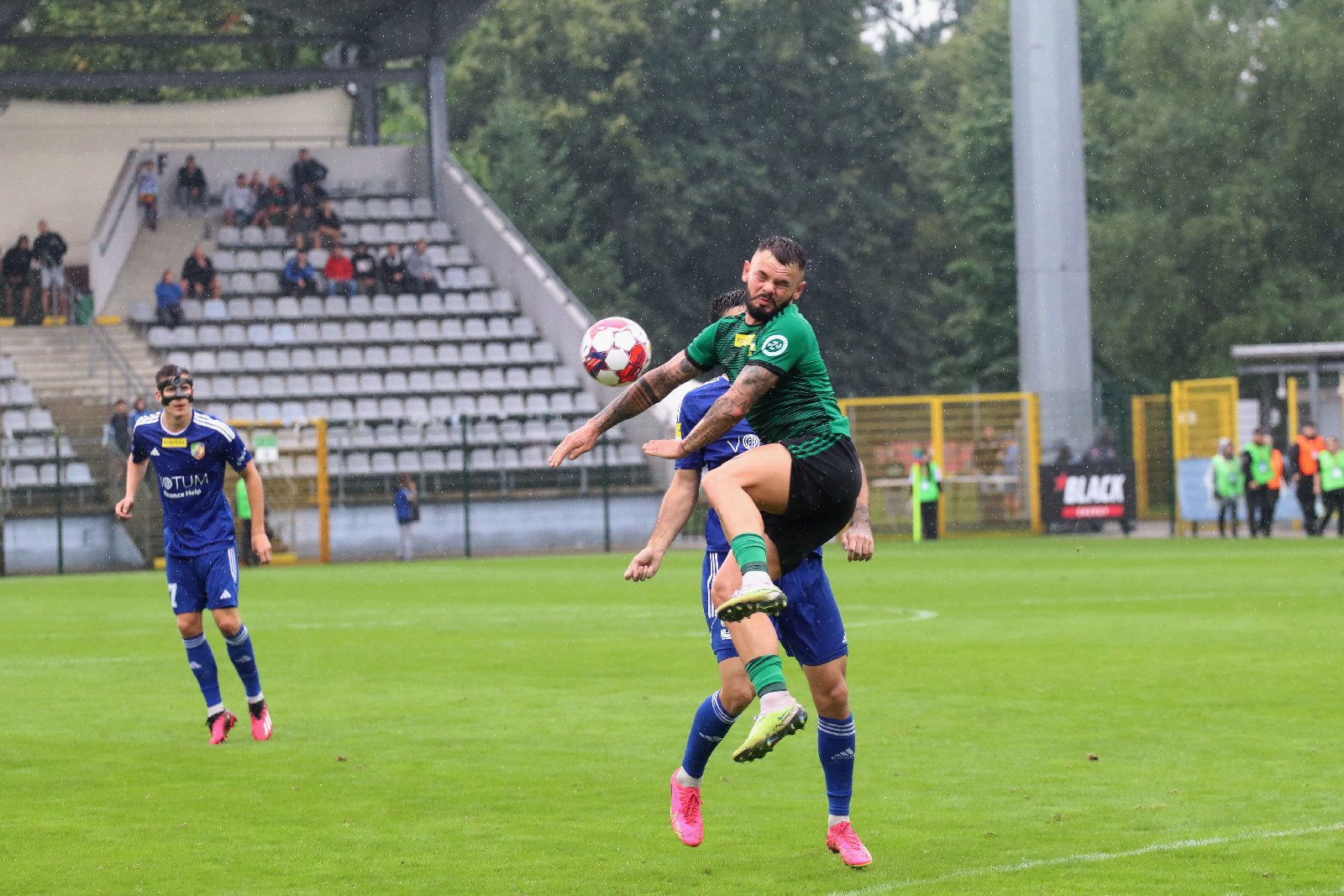 W strugach deszczu Miedź Legnica remisuje z Górnikiem Łęczna
