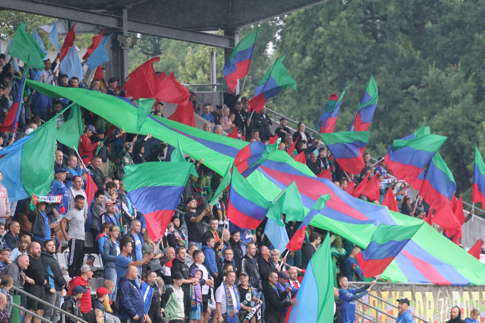 Trzy i pół tysiąca kibiców zasiadło na trybunach Miedzianki