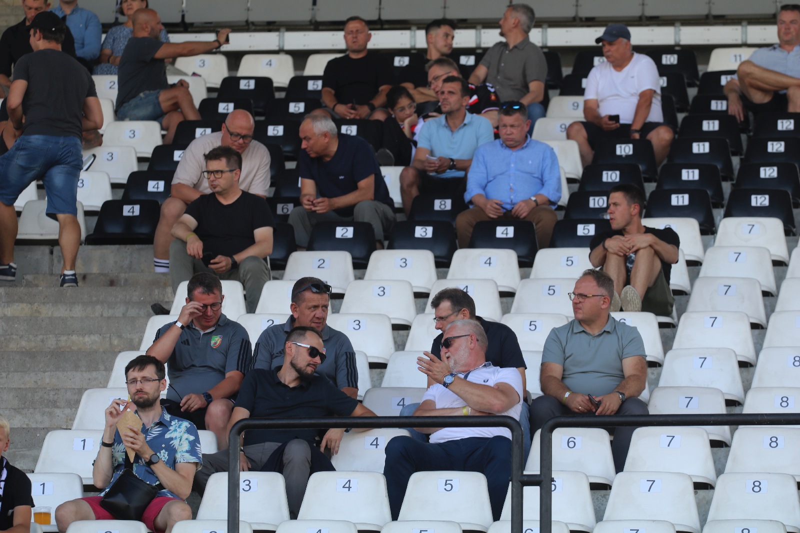 Potężną dawkę emocji zafundowali piłkarze Miedzi Legnica