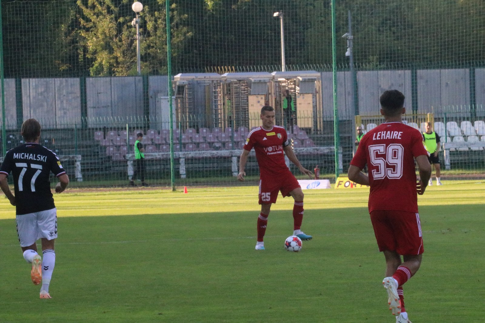 Potężną dawkę emocji zafundowali piłkarze Miedzi Legnica