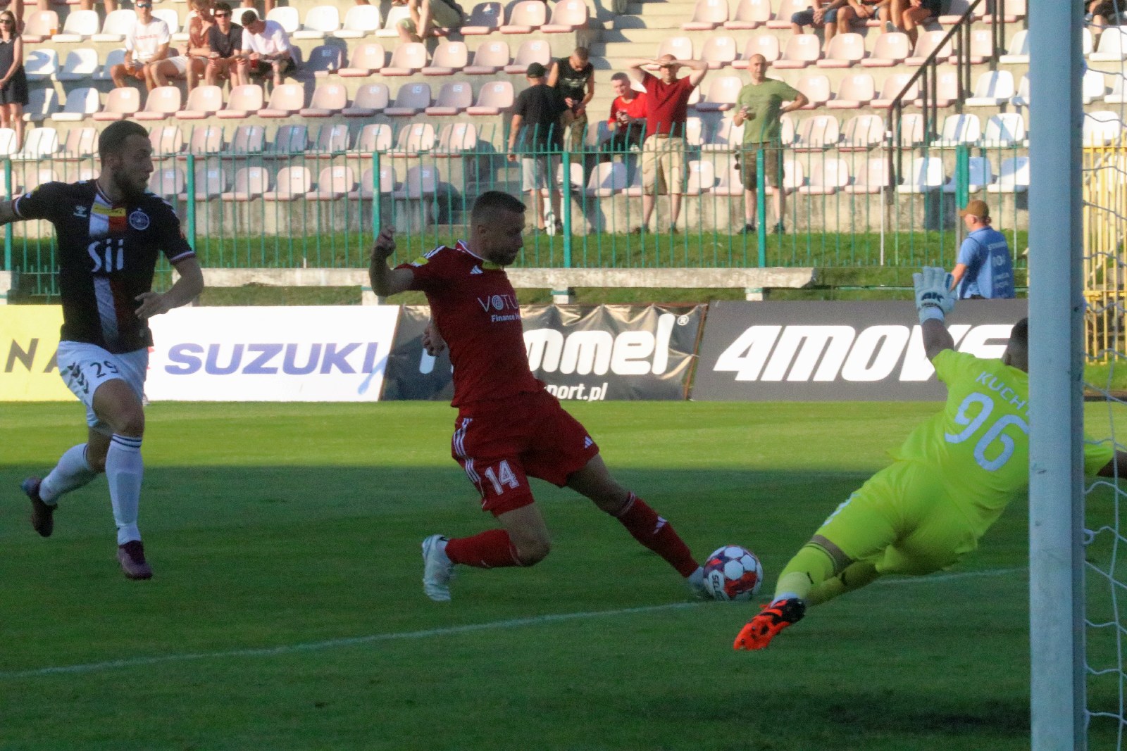 Potężną dawkę emocji zafundowali piłkarze Miedzi Legnica
