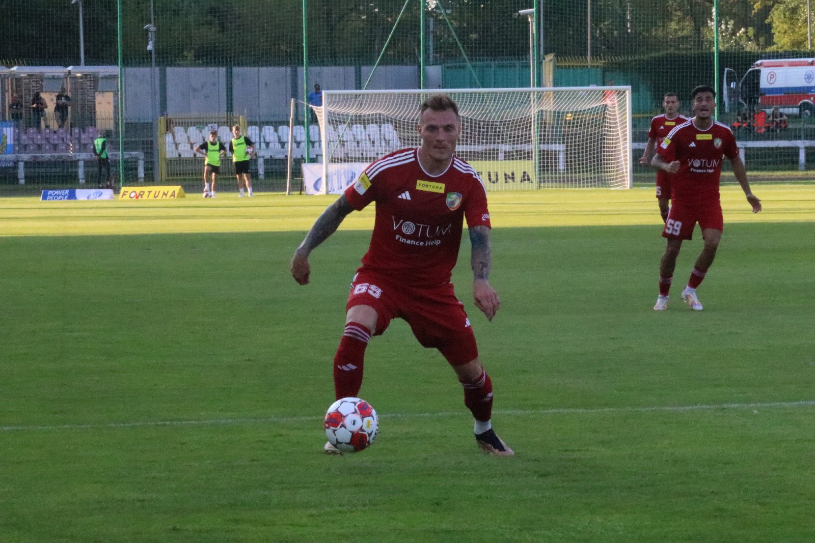 Potężną dawkę emocji zafundowali piłkarze Miedzi Legnica