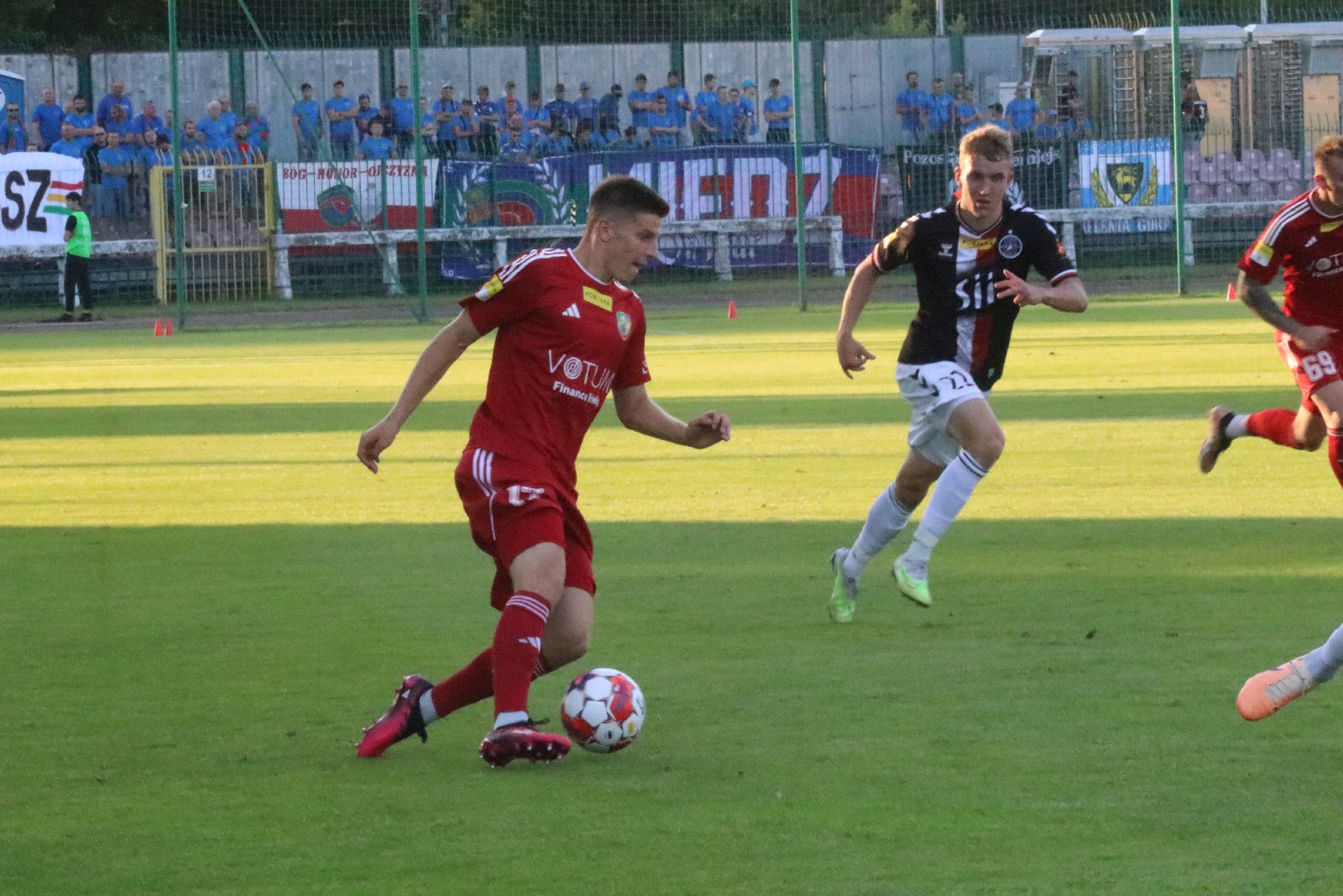 Potężną dawkę emocji zafundowali piłkarze Miedzi Legnica