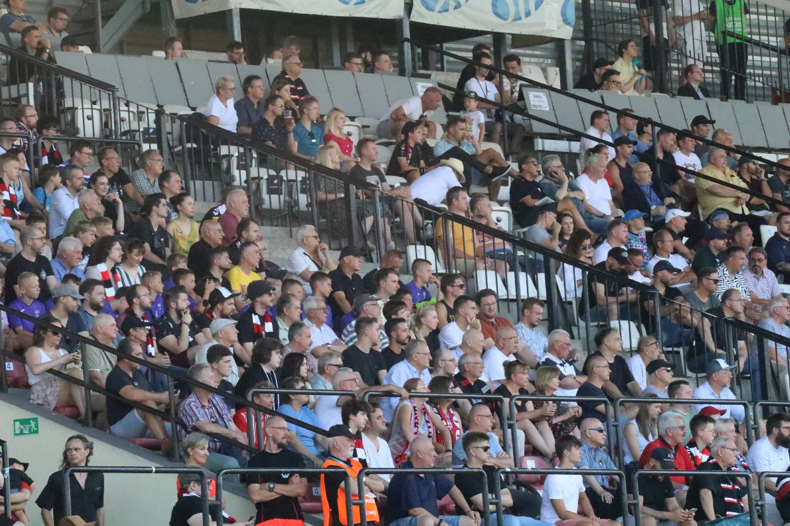 Potężną dawkę emocji zafundowali piłkarze Miedzi Legnica