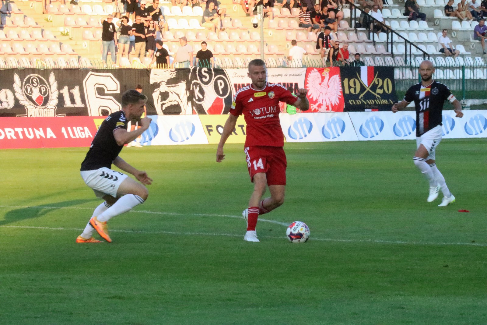 Potężną dawkę emocji zafundowali piłkarze Miedzi Legnica