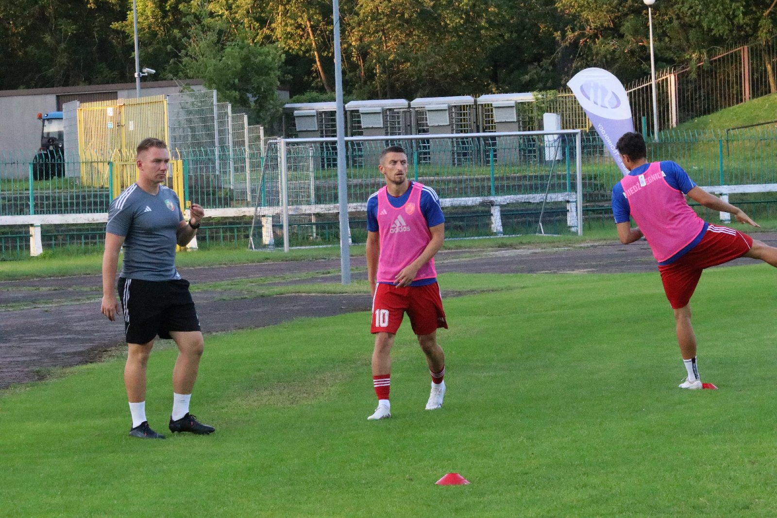 Potężną dawkę emocji zafundowali piłkarze Miedzi Legnica