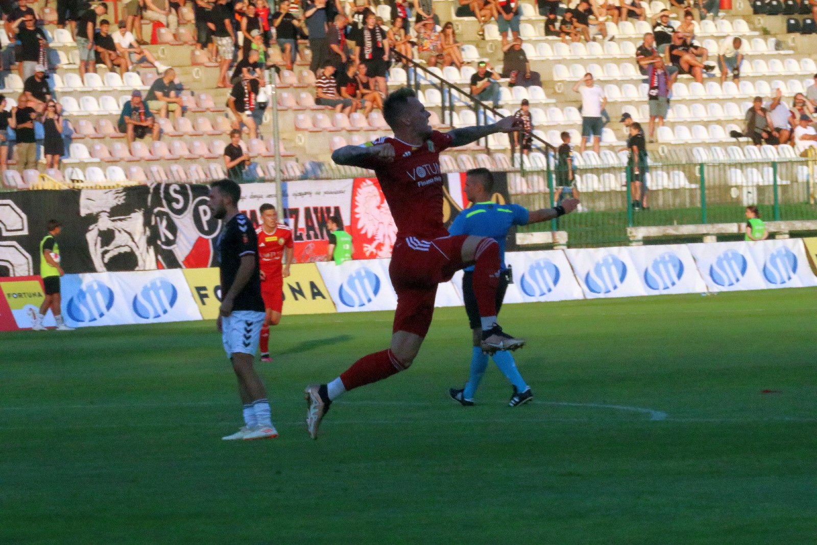Potężną dawkę emocji zafundowali piłkarze Miedzi Legnica