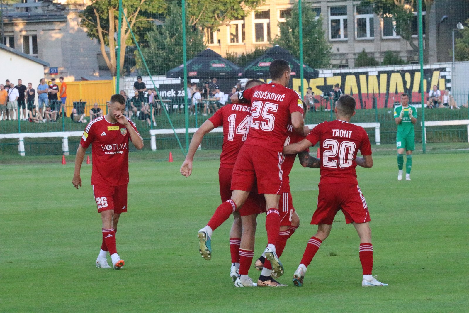 Potężną dawkę emocji zafundowali piłkarze Miedzi Legnica