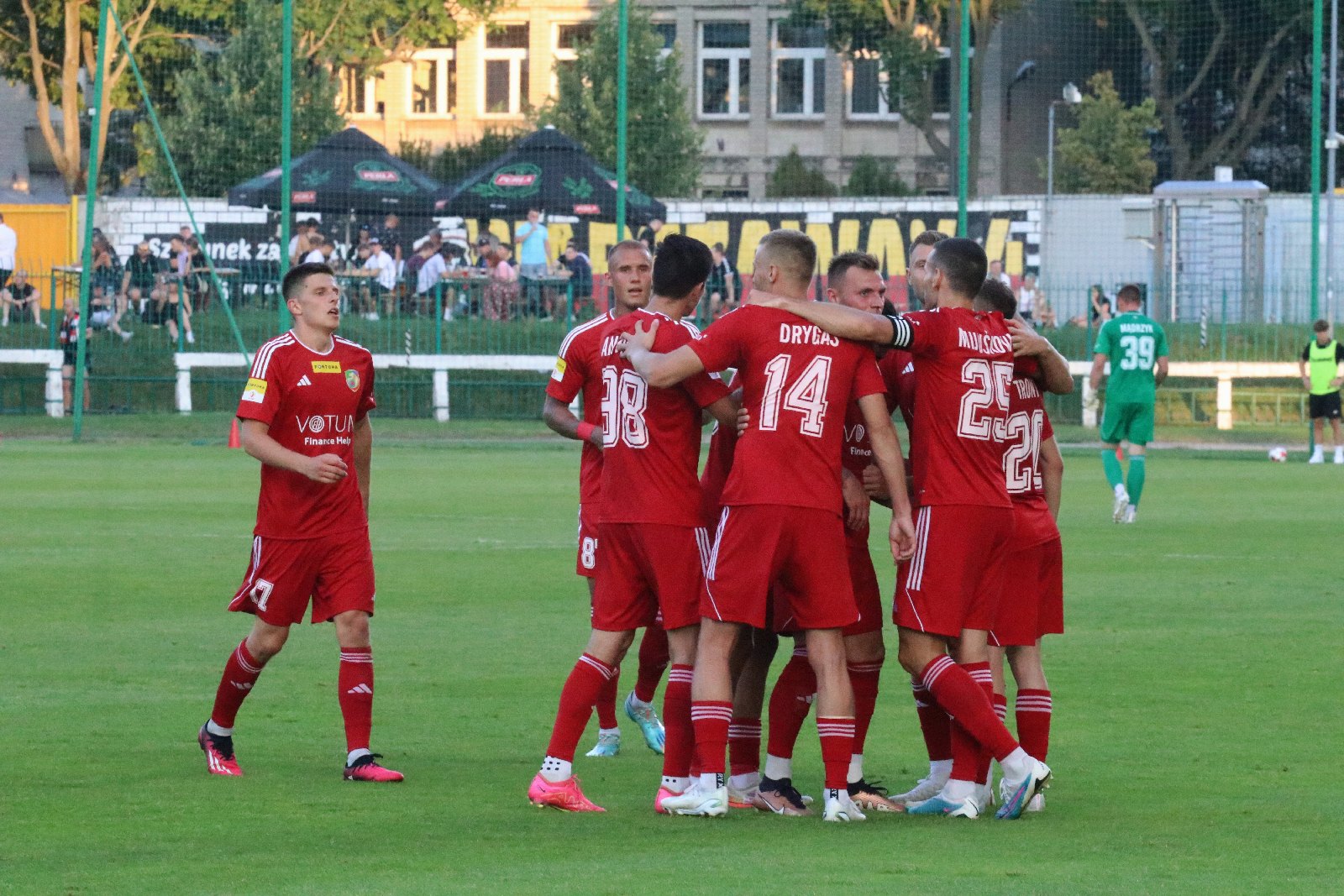 Potężną dawkę emocji zafundowali piłkarze Miedzi Legnica