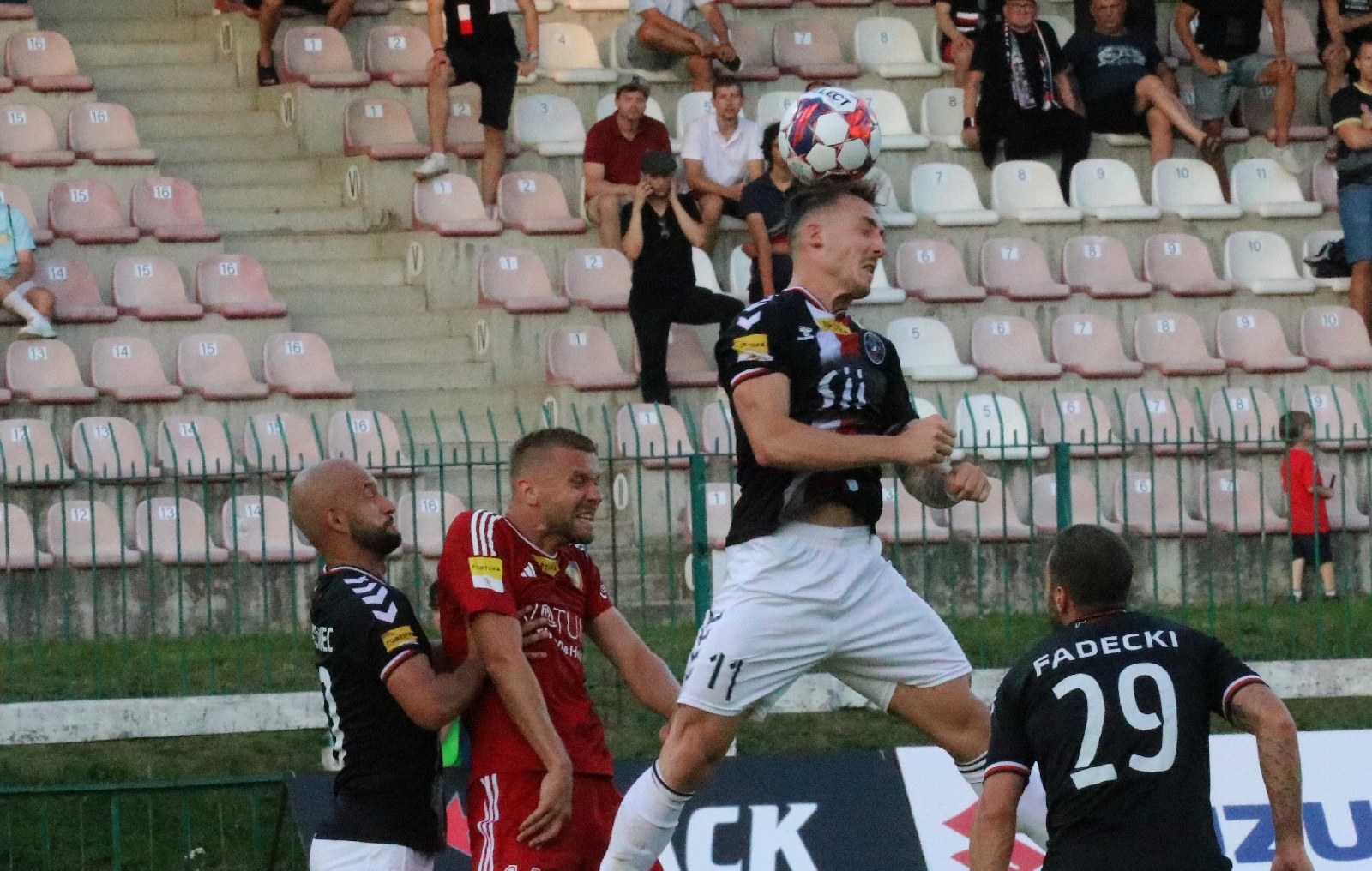 Potężną dawkę emocji zafundowali piłkarze Miedzi Legnica