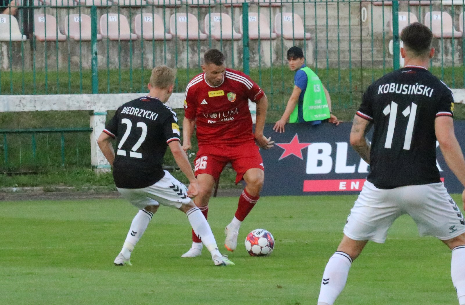 Potężną dawkę emocji zafundowali piłkarze Miedzi Legnica