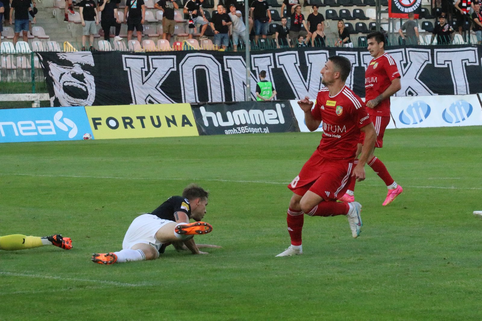Potężną dawkę emocji zafundowali piłkarze Miedzi Legnica