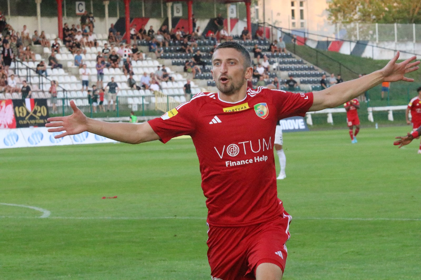 Potężną dawkę emocji zafundowali piłkarze Miedzi Legnica