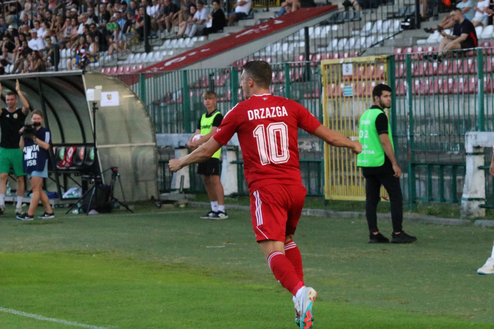 Potężną dawkę emocji zafundowali piłkarze Miedzi Legnica