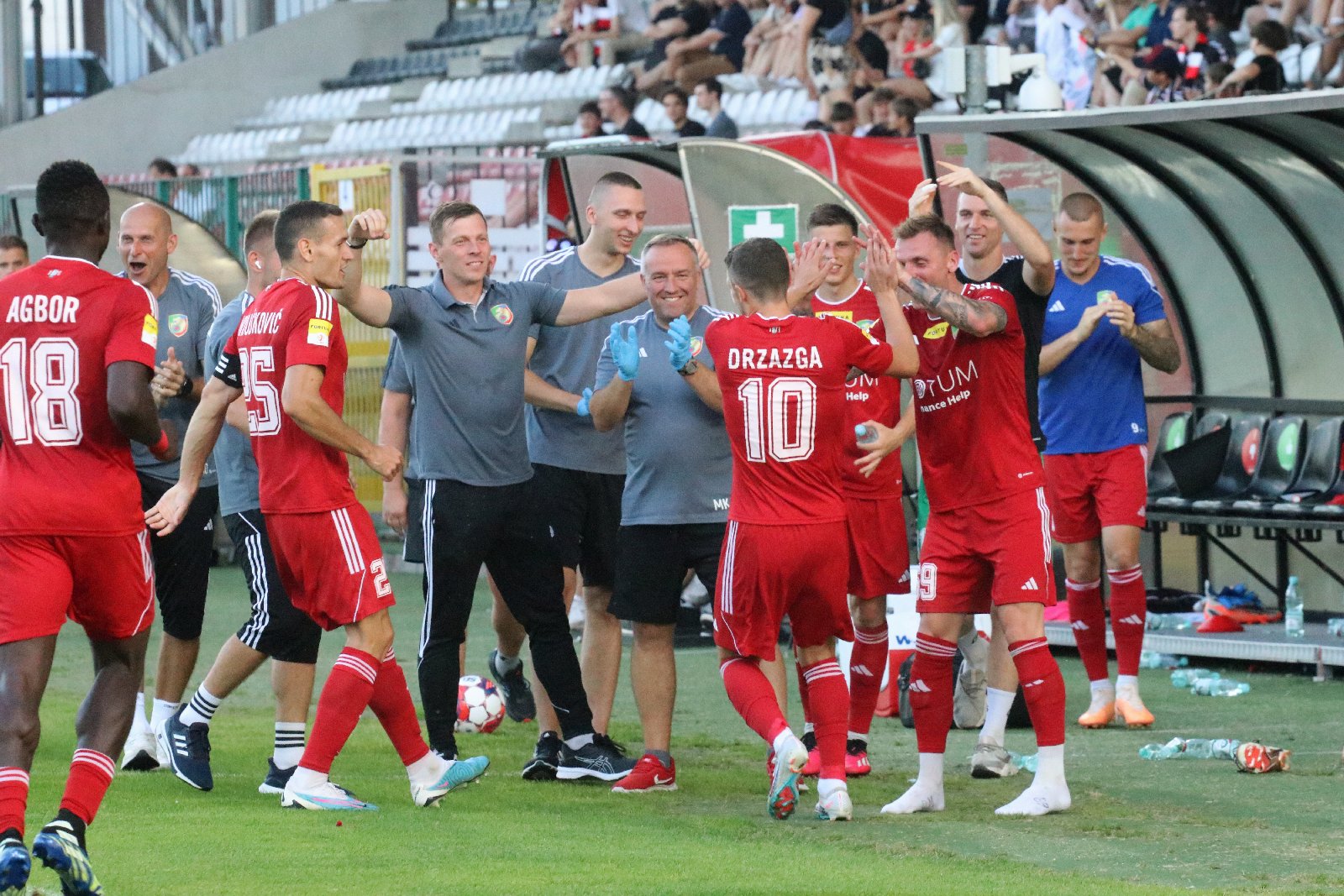 Potężną dawkę emocji zafundowali piłkarze Miedzi Legnica