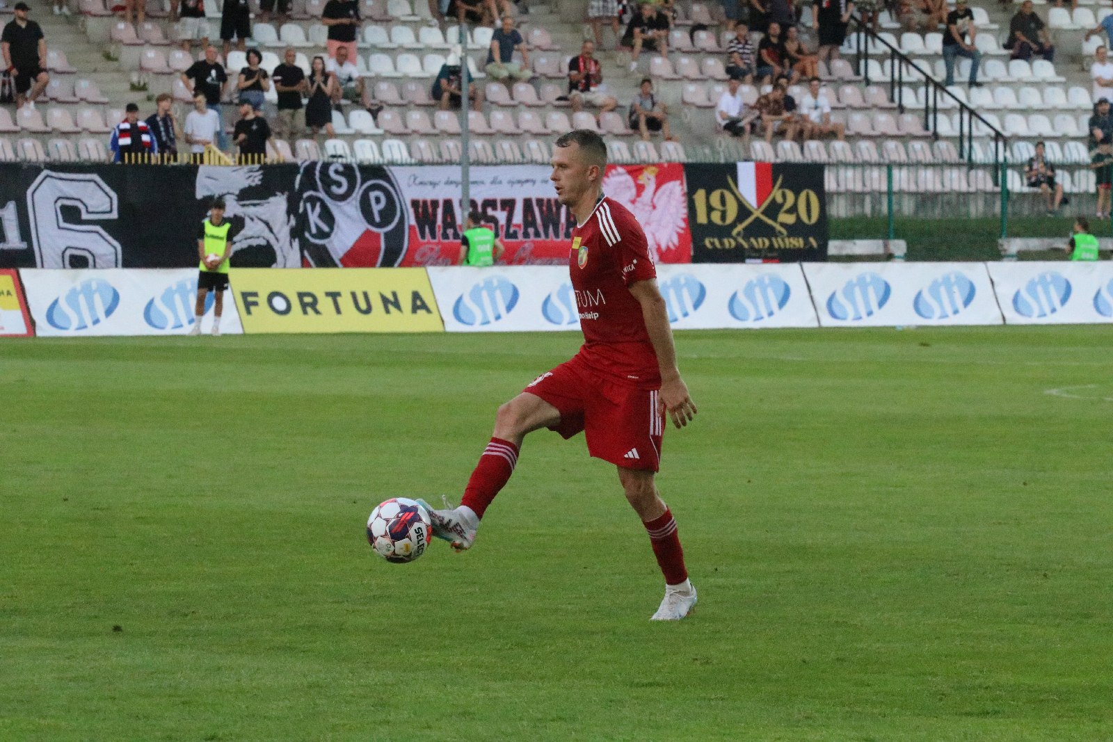 Potężną dawkę emocji zafundowali piłkarze Miedzi Legnica