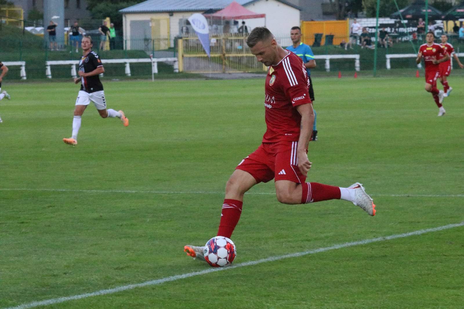 Potężną dawkę emocji zafundowali piłkarze Miedzi Legnica
