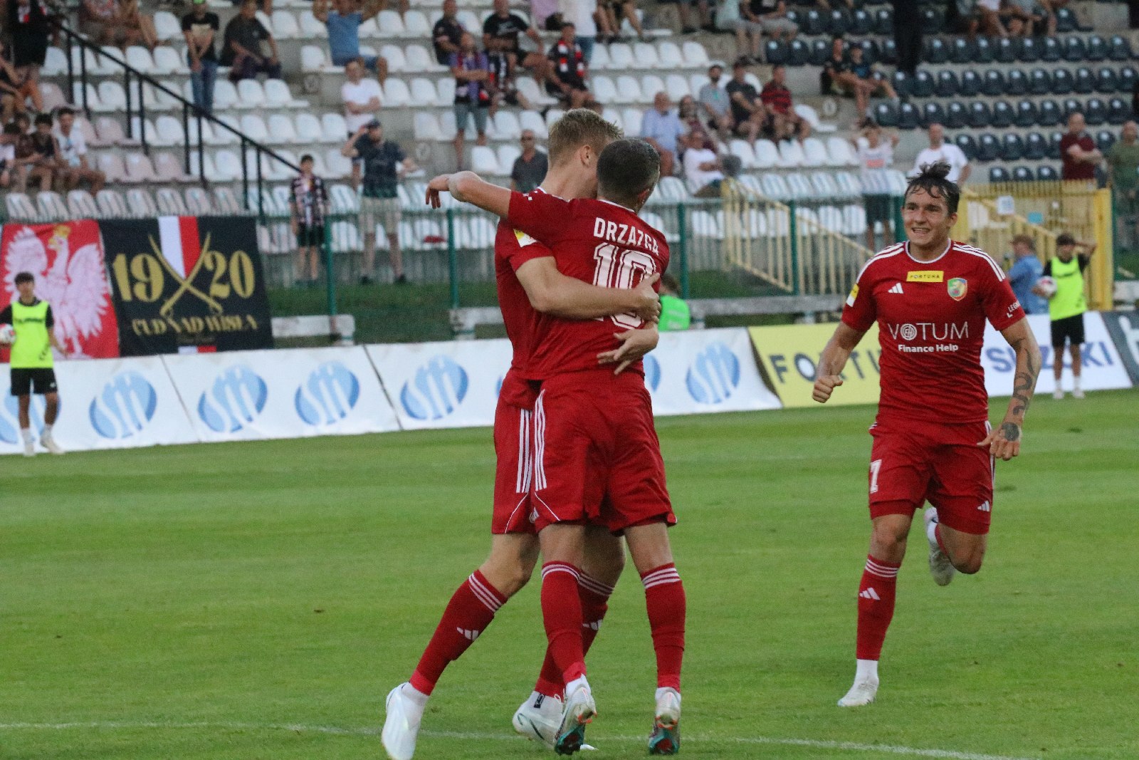 Potężną dawkę emocji zafundowali piłkarze Miedzi Legnica