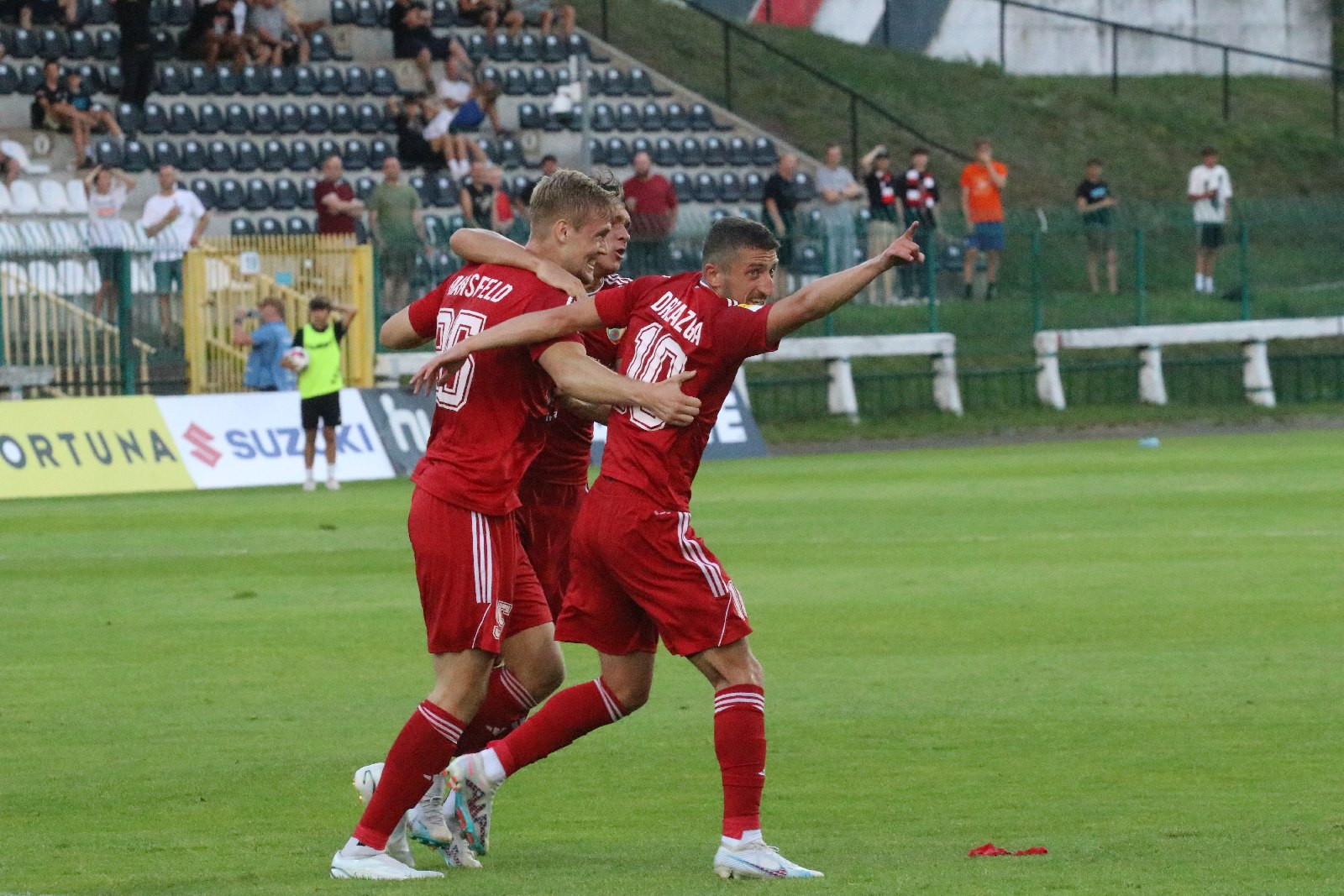 Potężną dawkę emocji zafundowali piłkarze Miedzi Legnica