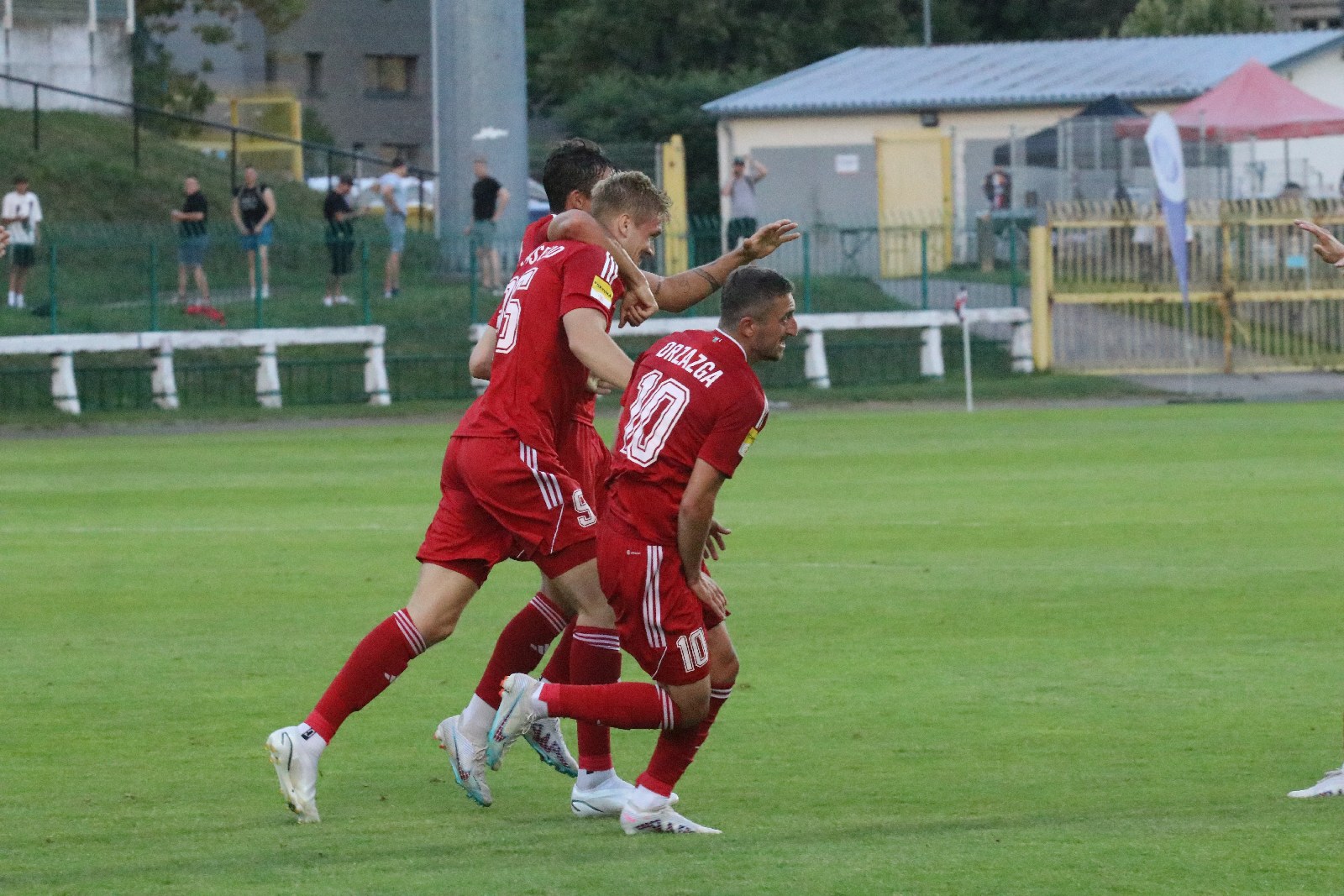 Potężną dawkę emocji zafundowali piłkarze Miedzi Legnica