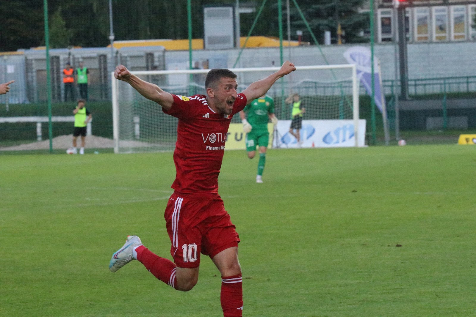 Potężną dawkę emocji zafundowali piłkarze Miedzi Legnica