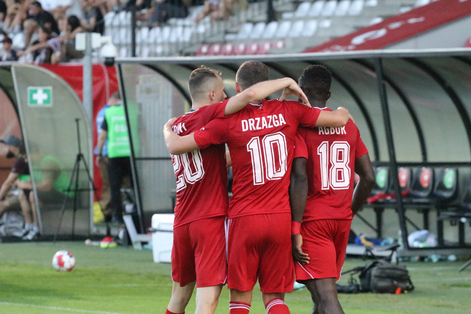 Potężną dawkę emocji zafundowali piłkarze Miedzi Legnica