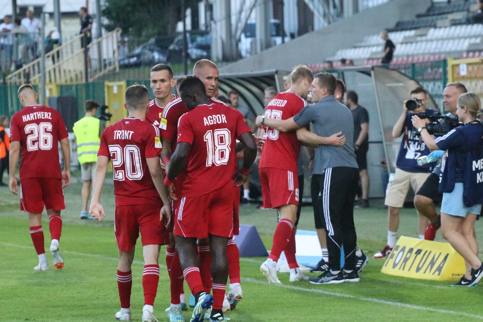 Potężną dawkę emocji zafundowali piłkarze Miedzi Legnica