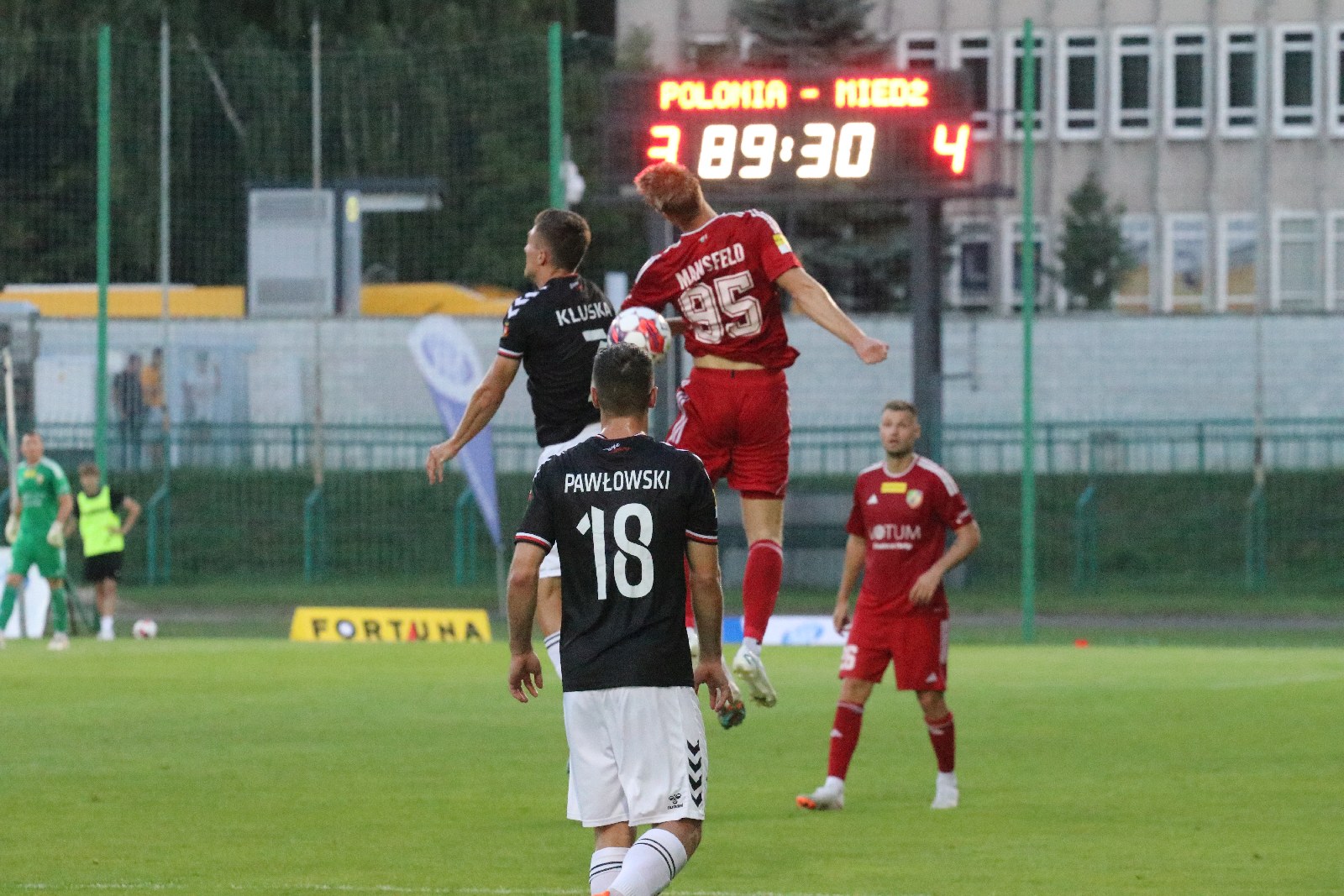 Potężną dawkę emocji zafundowali piłkarze Miedzi Legnica
