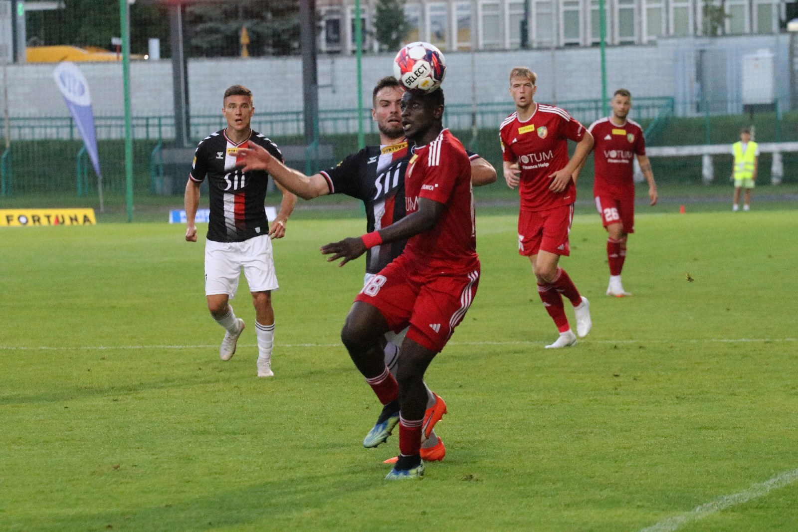 Potężną dawkę emocji zafundowali piłkarze Miedzi Legnica