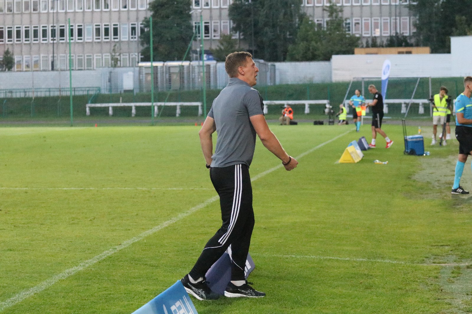 Potężną dawkę emocji zafundowali piłkarze Miedzi Legnica