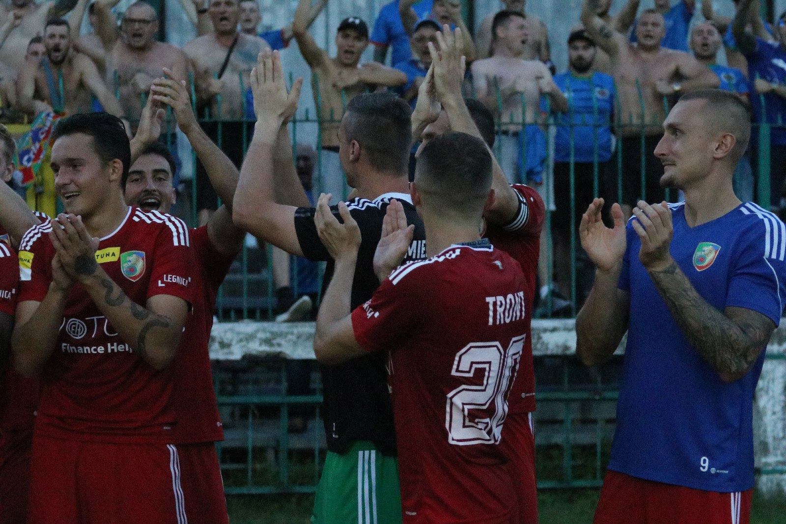 Potężną dawkę emocji zafundowali piłkarze Miedzi Legnica