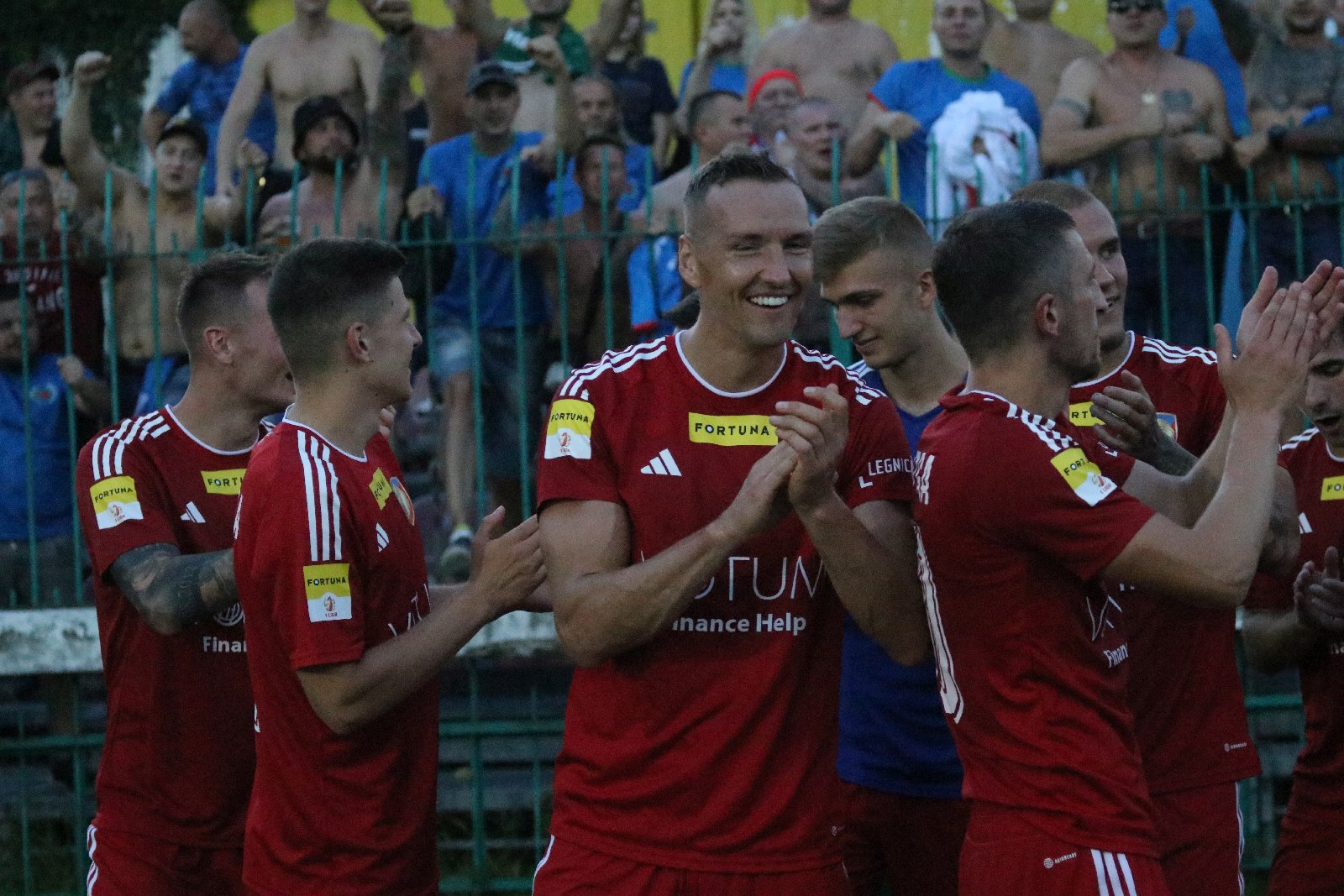 Potężną dawkę emocji zafundowali piłkarze Miedzi Legnica