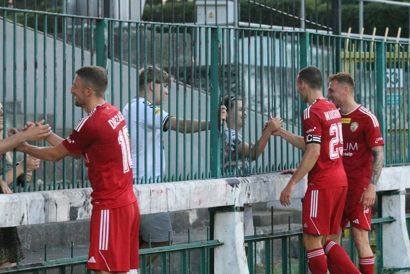 Potężną dawkę emocji zafundowali piłkarze Miedzi Legnica
