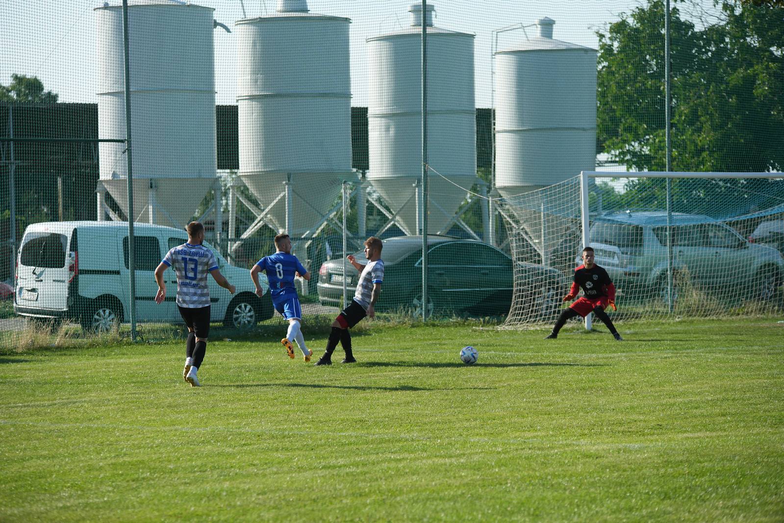 Derby gminy w Kłębanowicach. Błękitni pokonali Zryw   
