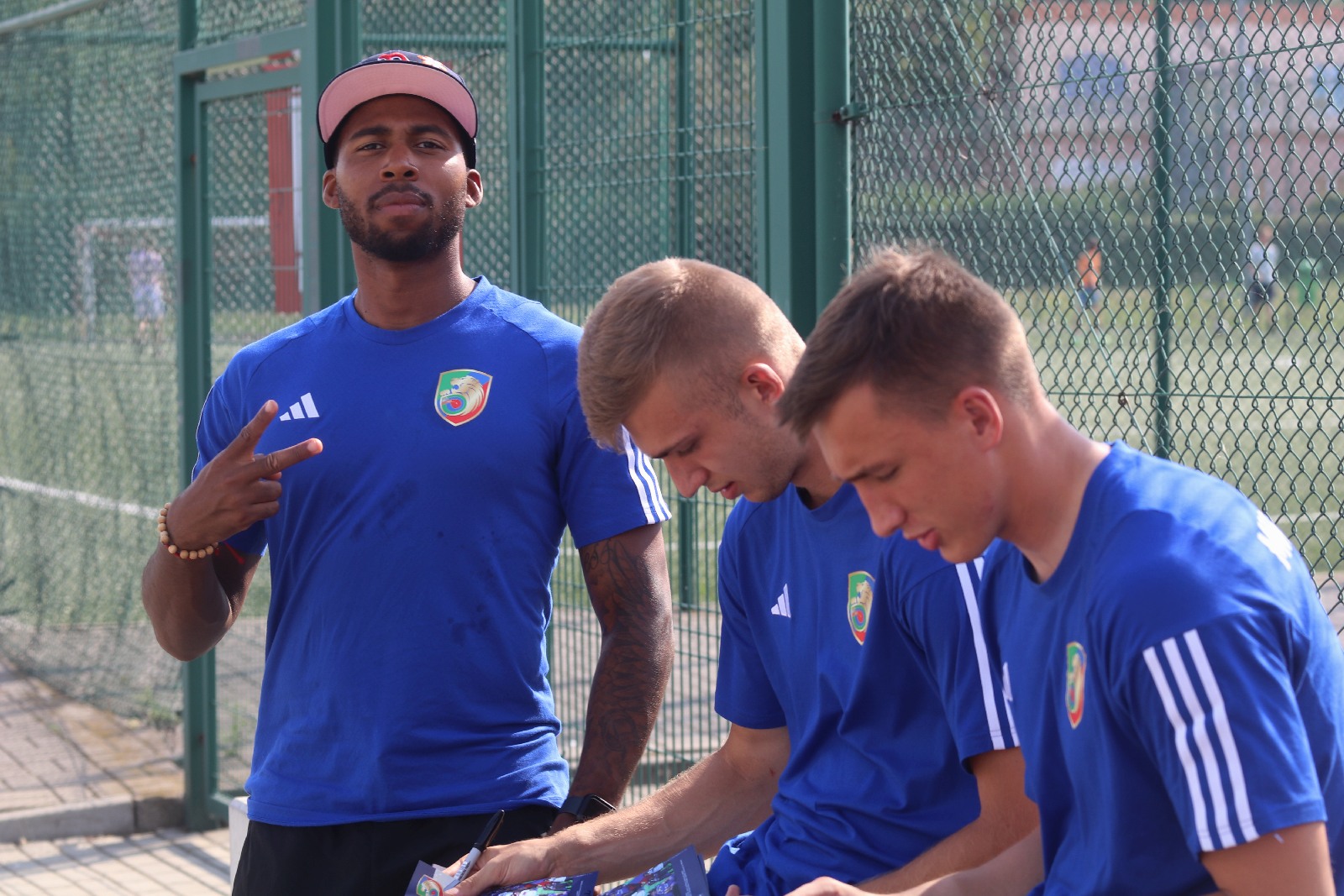 Piłkarze Miedzi Legnica rozdawali wochery na mecz ze Stalą