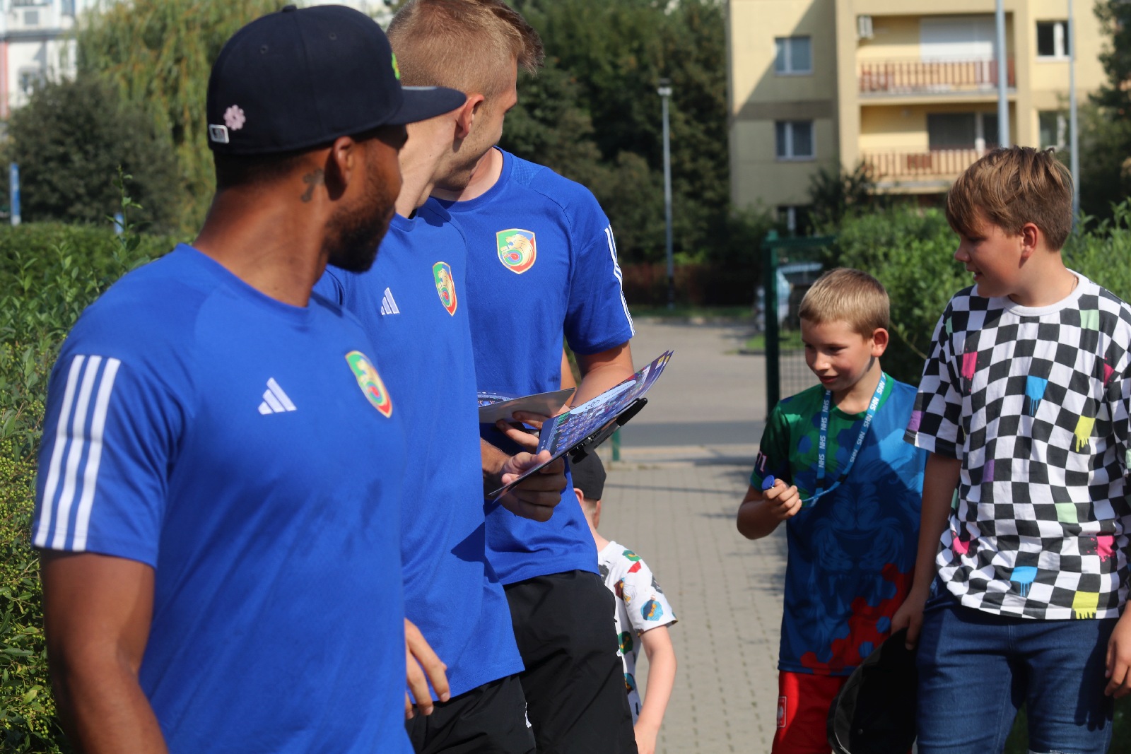 Piłkarze Miedzi Legnica rozdawali wochery na mecz ze Stalą