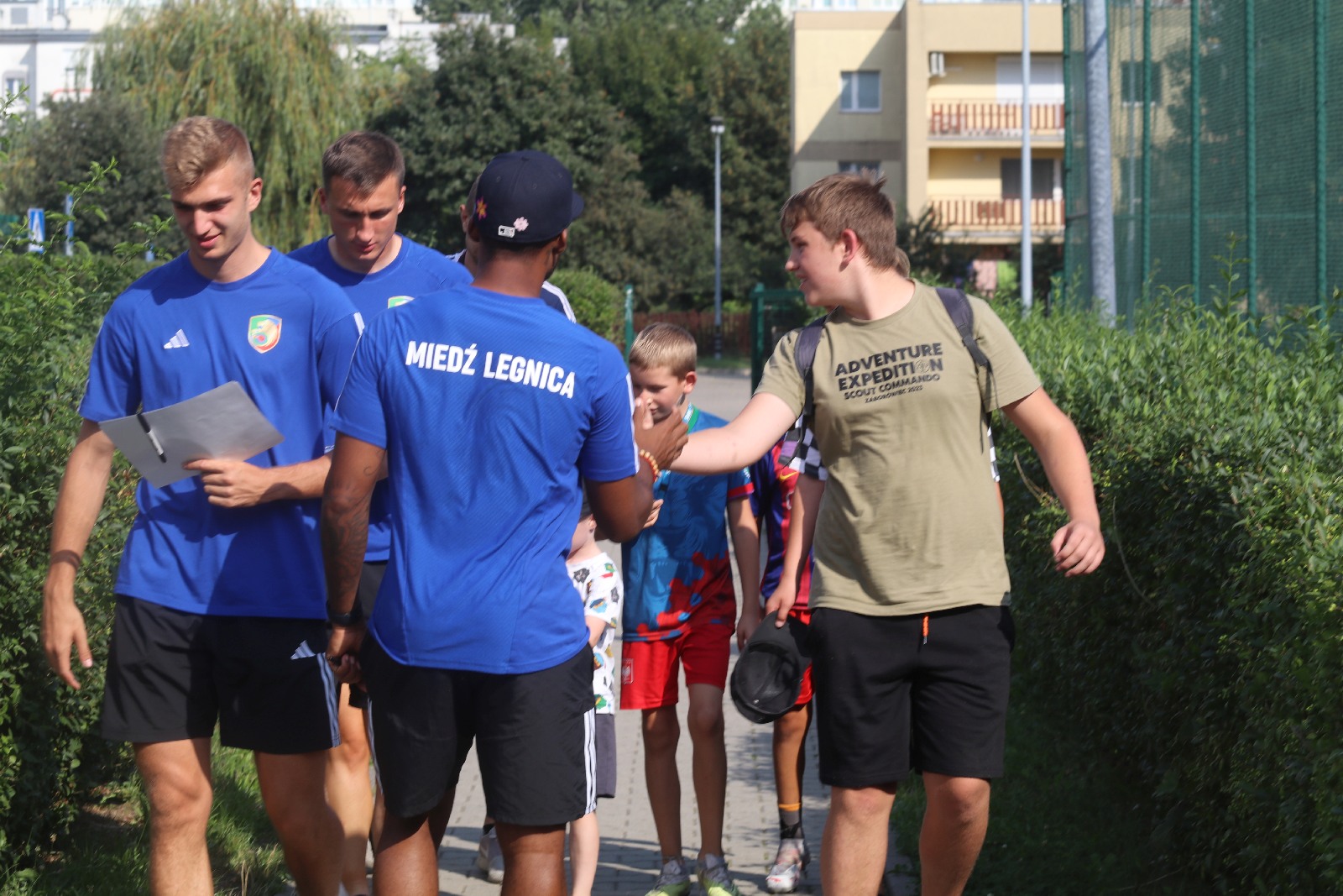 Piłkarze Miedzi Legnica rozdawali wochery na mecz ze Stalą