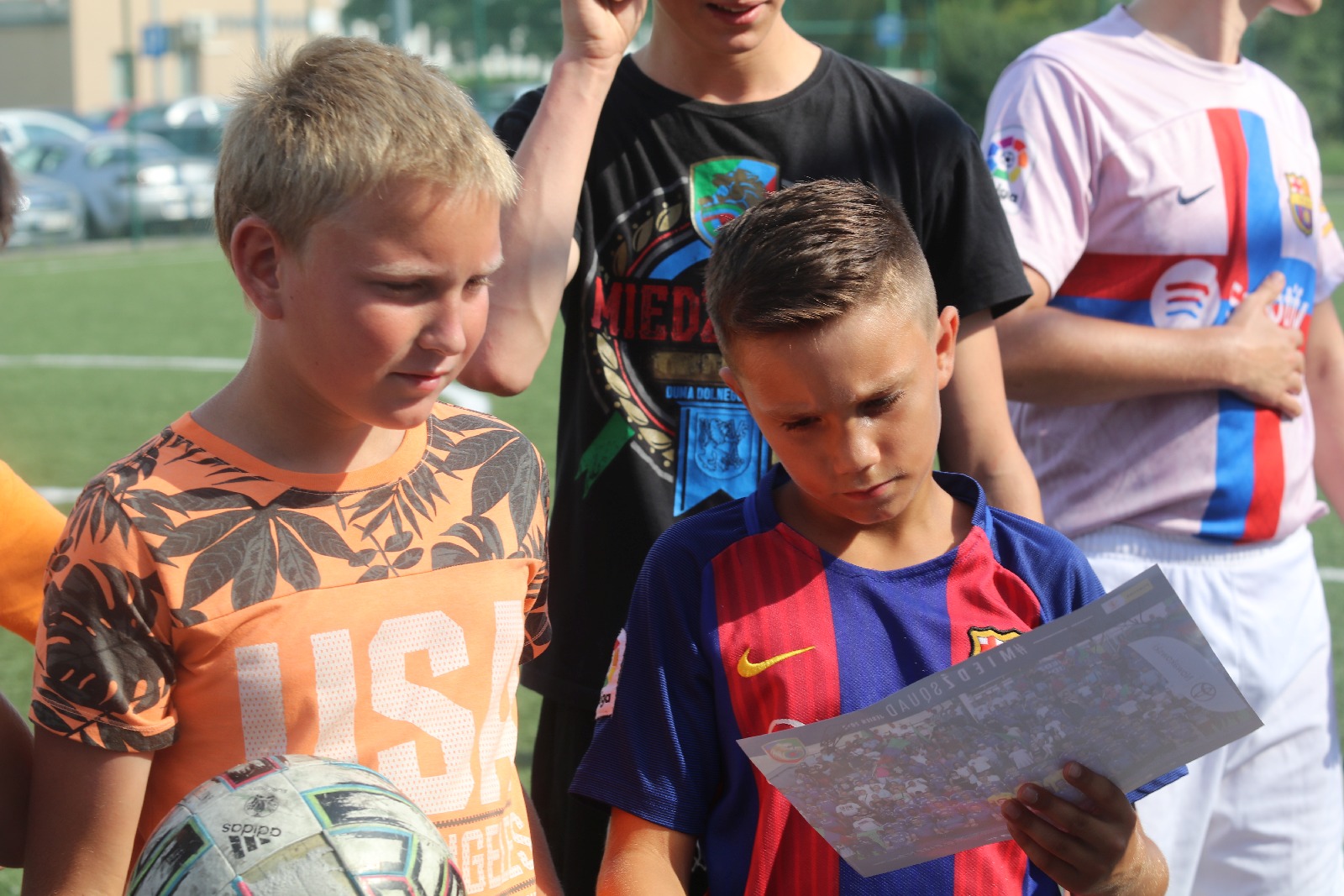 Piłkarze Miedzi Legnica rozdawali wochery na mecz ze Stalą